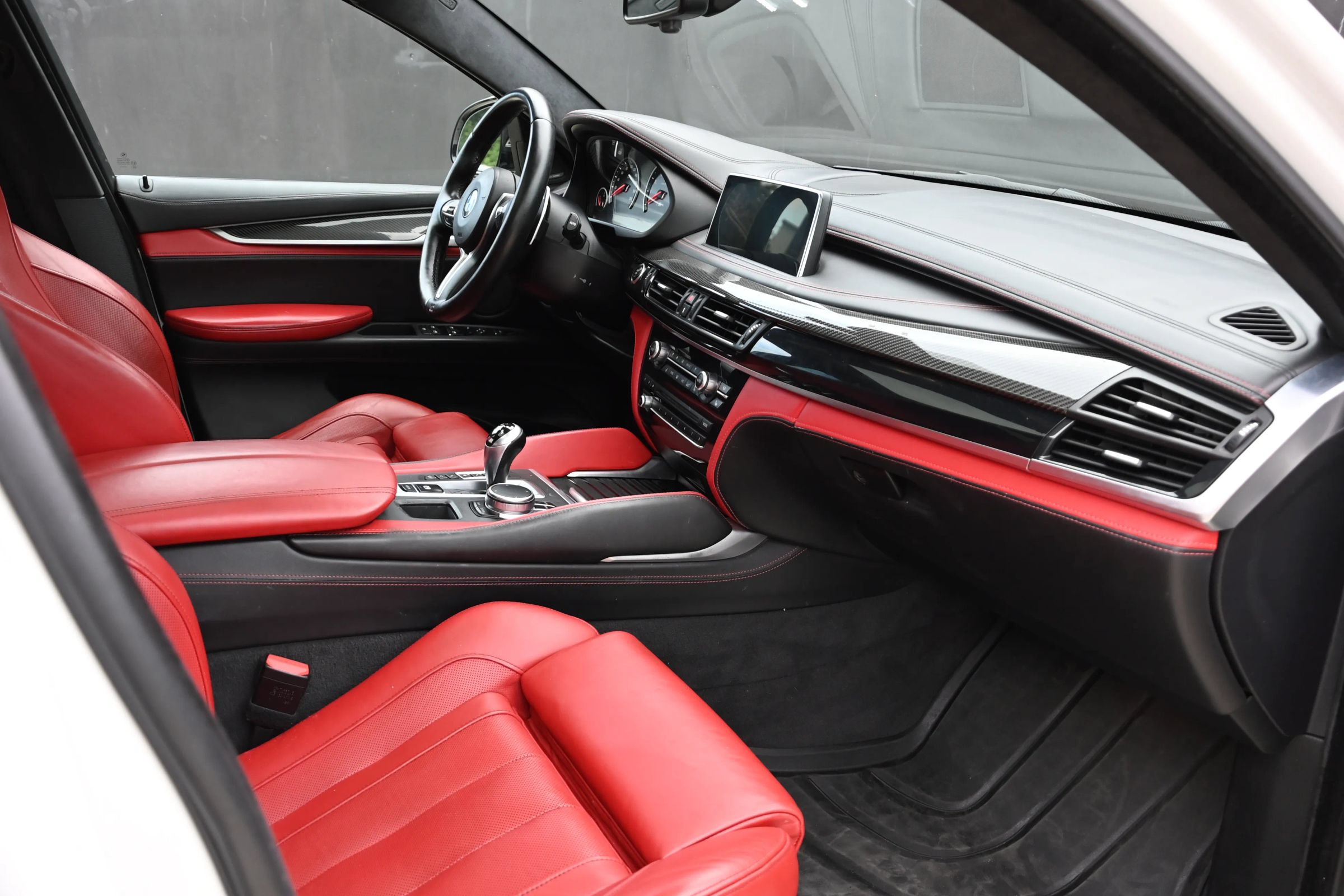 Used 2018 BMW X6 M AWD/4WD image 25