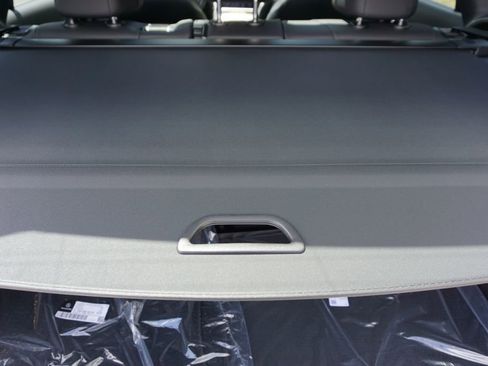 Certified 2025 Mercedes-Benz GLC 300 4MATIC image 75