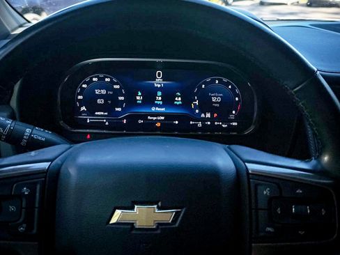 Used 2023 Chevrolet Suburban High Country image 26