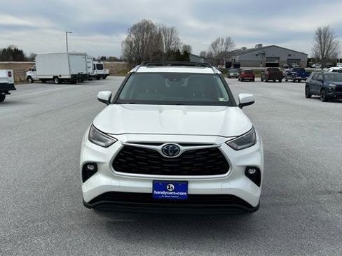 Used 2021 Toyota Highlander XLE image 2