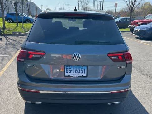 Used 2021 Volkswagen Tiguan SE w/ Panoramic Sunroof Package image 3