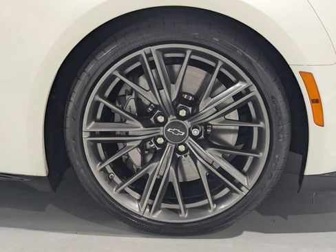Used 2021 Chevrolet Camaro ZL1 RWD image 29