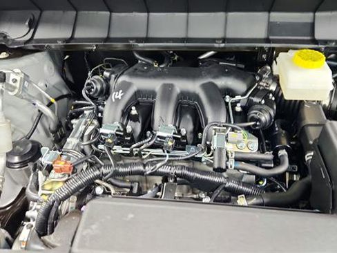 New 2025 Nissan Pathfinder SV image 32