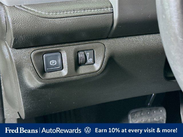 Used 2017 GMC Acadia SLE w/ Driver Alert Package I FWD image 14