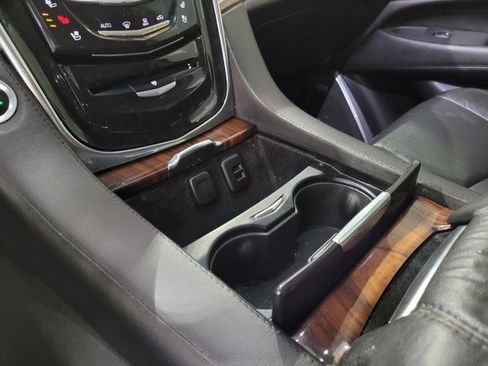 Used 2015 Cadillac Escalade Premium image 41