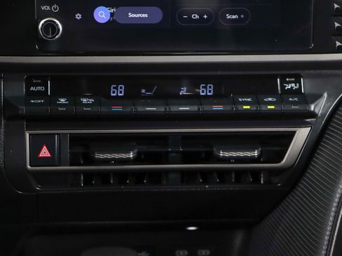 Used 2025 Toyota Camry SE FWD image 20