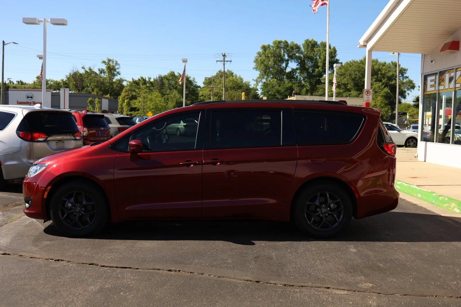 Used 2019 Chrysler Pacifica Touring-L w/ Advanced Safetytec Group FWD image 8