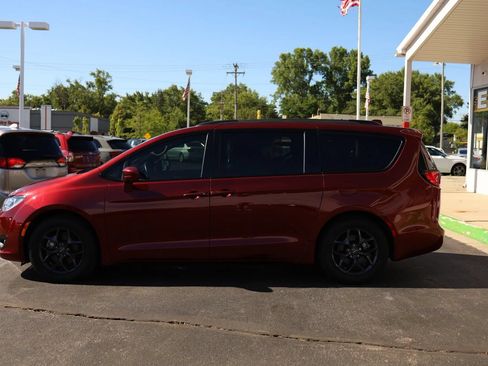 Used 2019 Chrysler Pacifica Touring-L w/ Advanced Safetytec Group FWD image 8