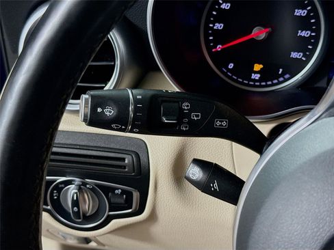 Used 2020 Mercedes-Benz GLC 300 4MATIC image 5