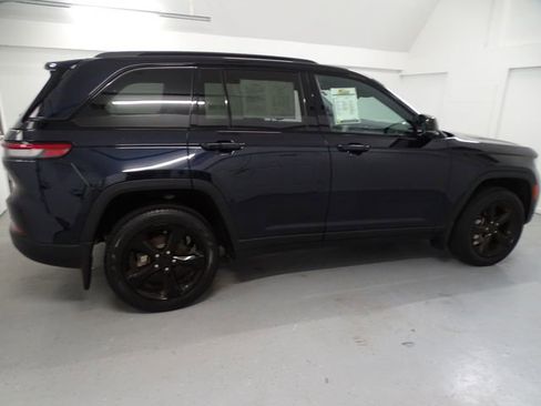 Certified 2024 Jeep Grand Cherokee Limited w/ Luxury Tech Group II image 25