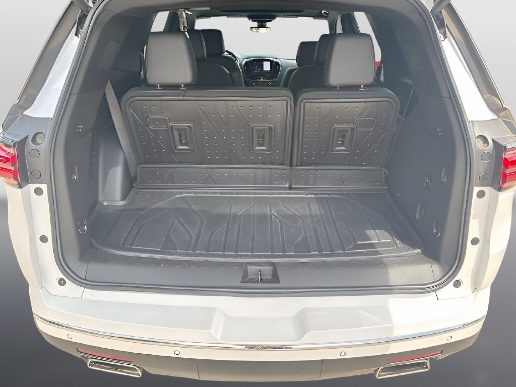 Used 2023 Chevrolet Traverse High Country w/ LPO, Floor Liner Package FWD image 28