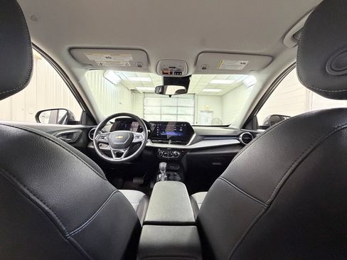 Used 2025 Chevrolet Trax LT w/ Driver Confidence Package FWD image 21