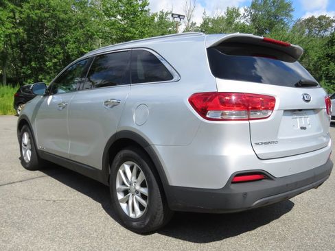 Used 2017 Kia Sorento AWD w/ LX V6 Convenience Package image 7