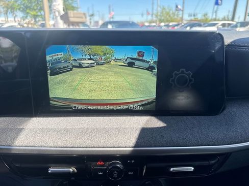 Used 2025 Nissan Kicks SV image 17