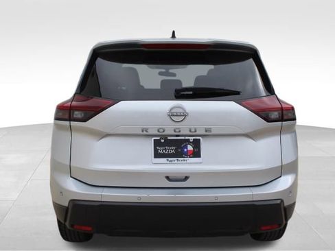 Used 2024 Nissan Rogue S image 7