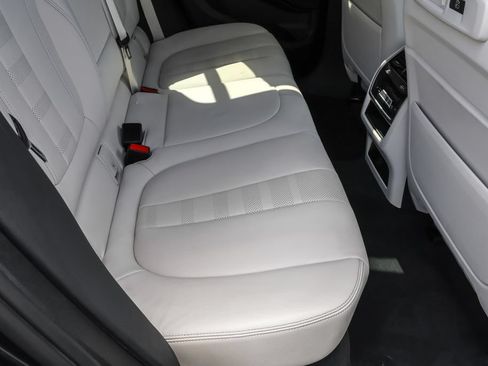Used 2022 BMW X6 xDrive40i w/ M Sport Package AWD/4WD image 41