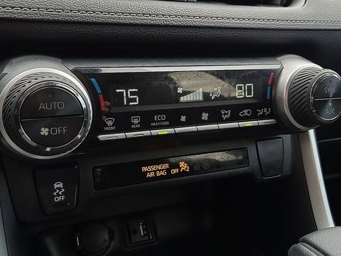 Used 2019 Toyota RAV4 XLE FWD image 15