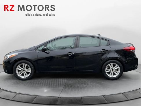 Used 2017 Kia Forte LX image 2