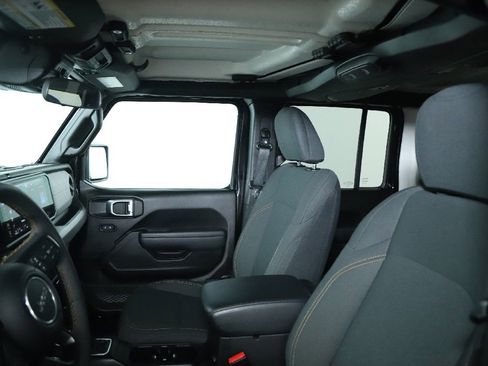 Used 2025 Jeep Wrangler Sport S image 19