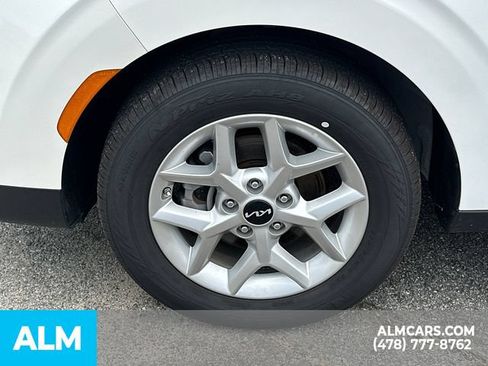Used 2025 Kia Soul LX w/ LX Technology Package FWD image 12