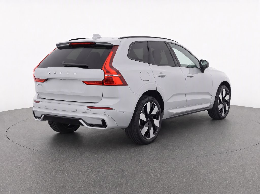 Used 2024 Volvo XC60 T8 Plus w/ Protection Package Premier AWD/4WD image 4