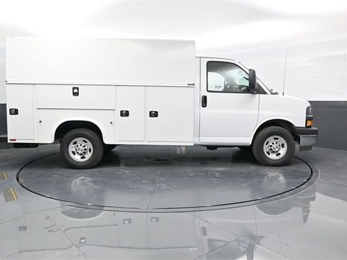 New 2025 Chevrolet Express 3500 w/ Power Convenience Package image 8