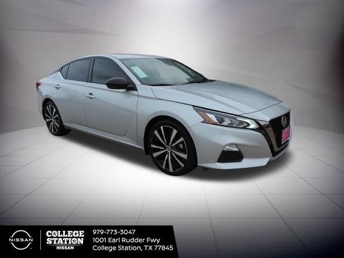 Certified 2021 Nissan Altima 2.5 SR w/ SR Premium Package image 3