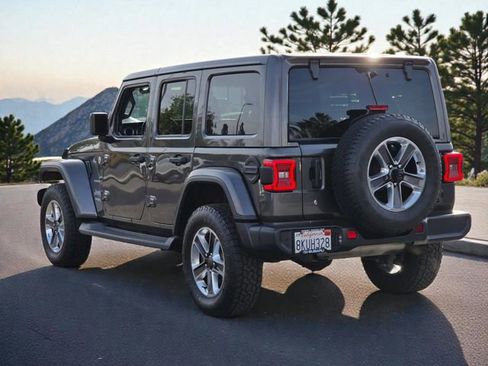 Used 2019 Jeep Wrangler Unlimited Sahara image 5