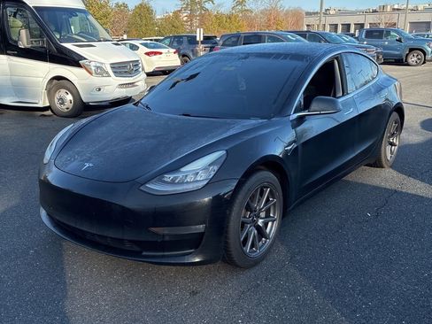 Used 2019 Tesla Model 3 Standard Range Plus image 2