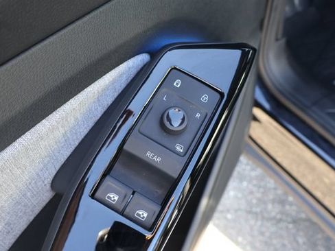 Certified 2023 Volkswagen ID.4 Pro RWD image 13