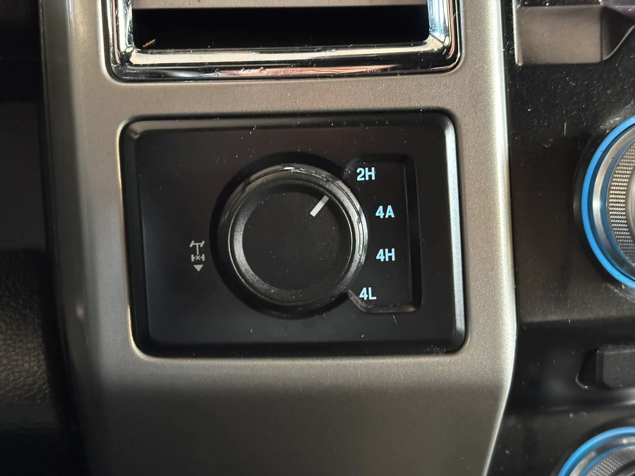 Used 2015 Ford F150 Lariat w/ Equipment Group 502A Luxury AWD/4WD image 39
