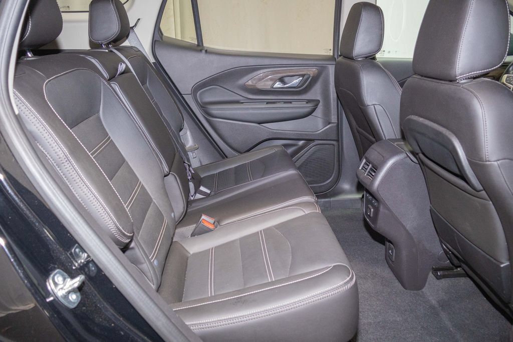 Used 2024 GMC Terrain Denali w/ Denali Premium Package AWD/4WD image 14