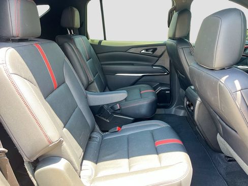 Used 2025 Chevrolet Traverse RS AWD/4WD image 30