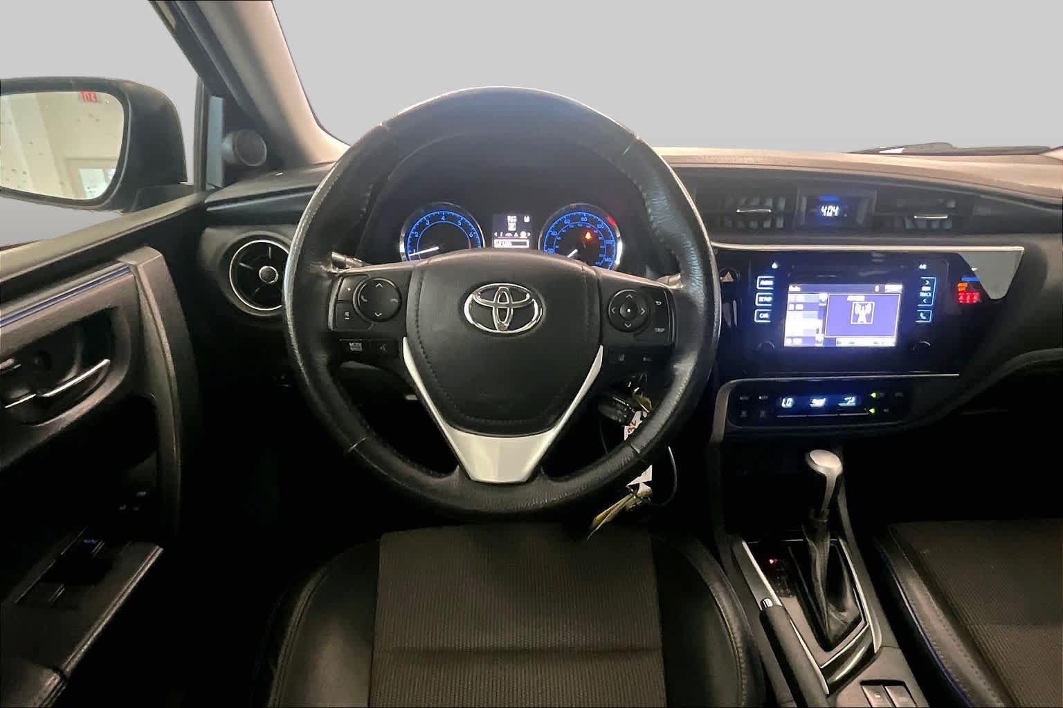 Used 2018 Toyota Corolla SE w/ Carpet Mat Package (TMS) FWD image 5
