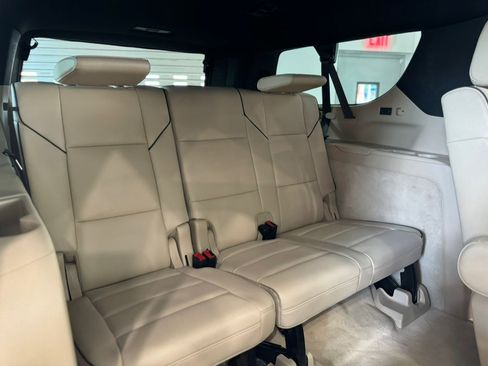 Used 2023 Cadillac Escalade ESV Premium Luxury AWD/4WD image 27