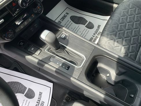 Used 2026 Nissan Kicks SV FWD image 23