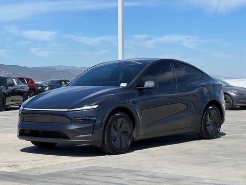 Used 2026 Tesla Model Y Long Range AWD/4WD image 9