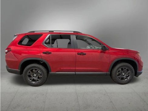 New 2025 Honda Pilot TrailSport image 9