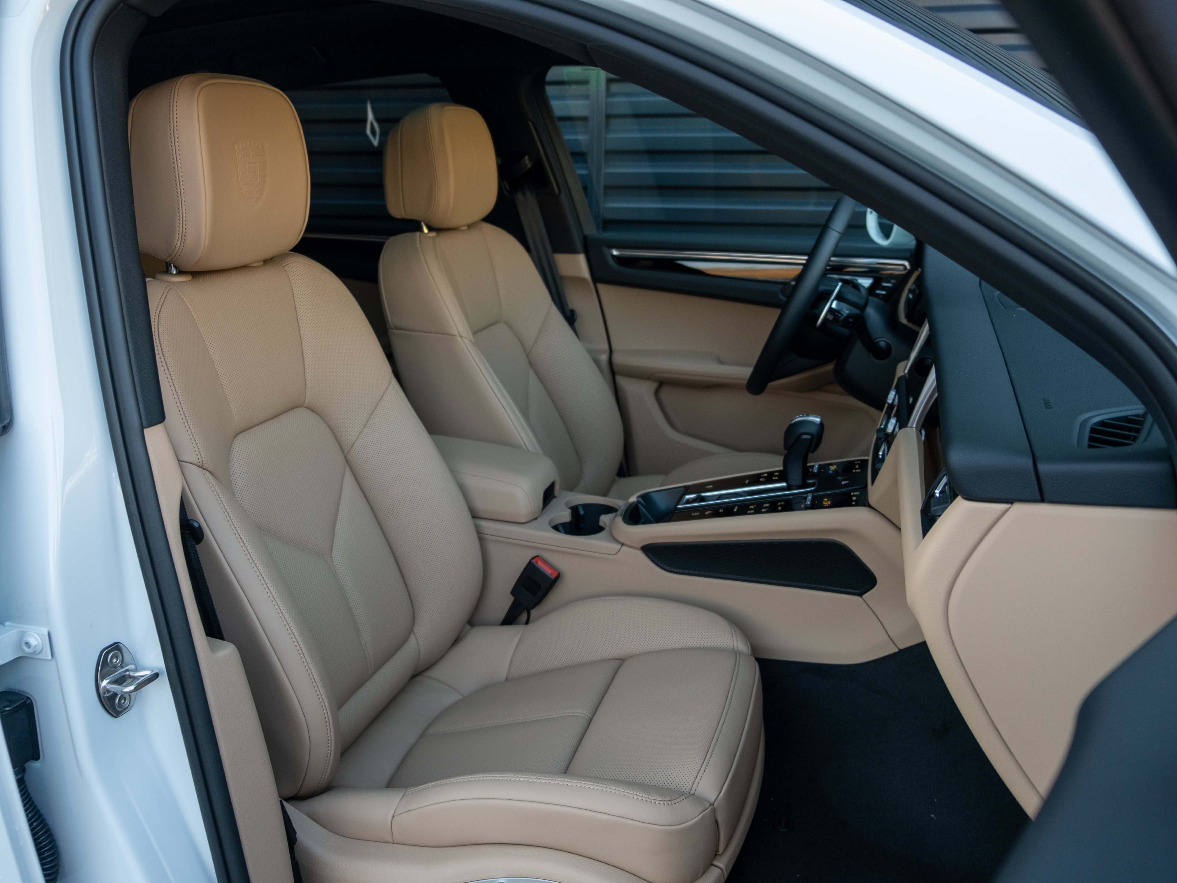 Certified 2026 Porsche Macan AWD/4WD image 38