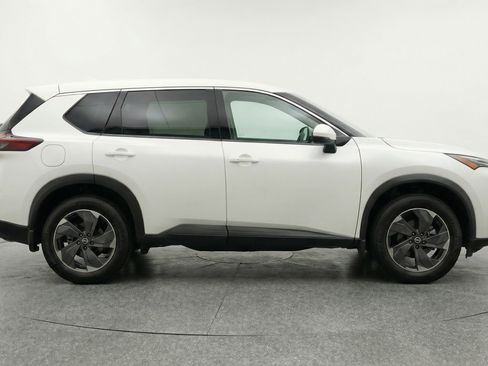 Used 2025 Nissan Rogue SV image 11