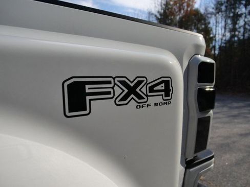 Used 2025 Ford F450 Platinum w/ FX4 Off-Road Package image 37