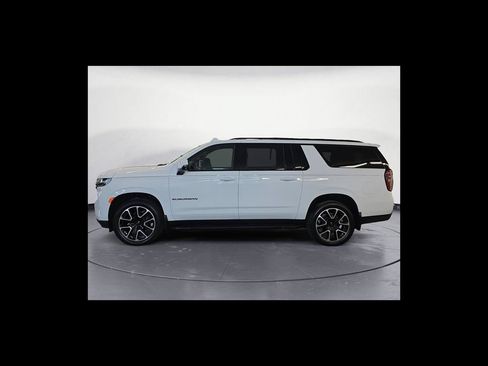 Used 2023 Chevrolet Suburban RST w/ Luxury Package AWD/4WD image 3