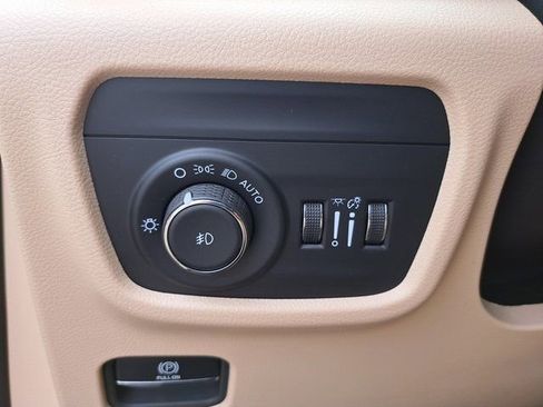 Used 2024 Jeep Grand Cherokee Limited w/ Luxury Tech Group II AWD/4WD image 26