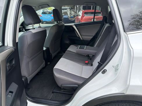 Used 2014 Toyota RAV4 LE AWD/4WD image 7