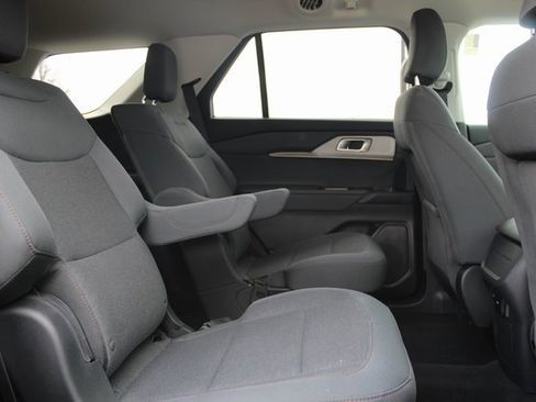 Used 2025 Ford Explorer Active image 17