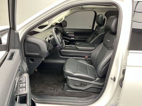 Certified 2025 Ford Expedition Platinum w/ Driver's Package AWD/4WD image 3