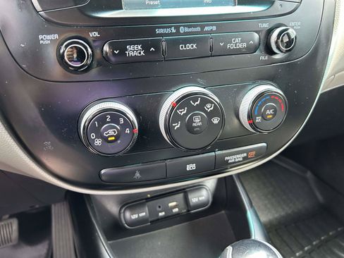 Used 2016 Kia Soul + FWD image 14