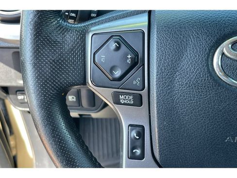 Used 2018 Toyota Tacoma SR5 RWD image 34