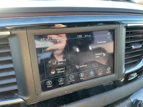 Used 2020 Chrysler Pacifica Touring-L image 23