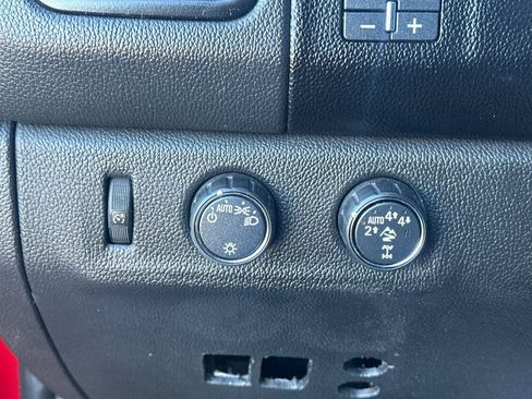 Used 2021 Chevrolet Colorado ZR2 image 32